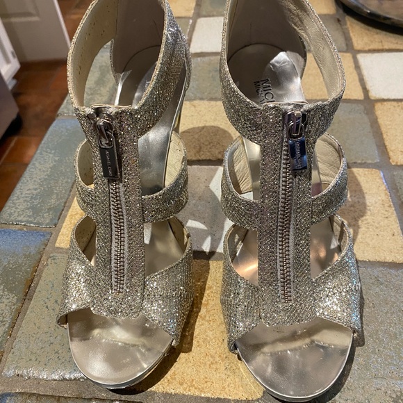 MICHAEL Michael Kors Berkeley T-Strap Silver Sandals / Heels. Size 9 - Picture 5 of 7